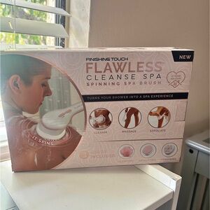 Flawless Cleanse Spa Spinning Brush - White